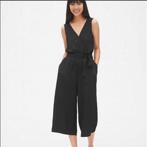 NWT Gap cropped black jumpsuit- size medium